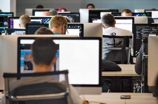 Россиян предупредили о риске увольнения за первоапрельскую шутку