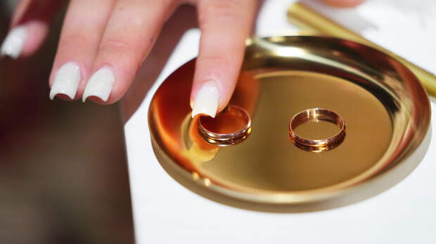 Фиктивный брак с бойцом СВО обернулся аферой на 2,5 млн рублей под Саратовом