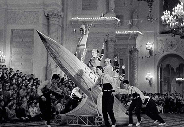 А это просто фотография обычного празднования Нового года в СССР в начале 1950 годов СССР, голубой огонек, ностальгия, старый новый год, эстрада