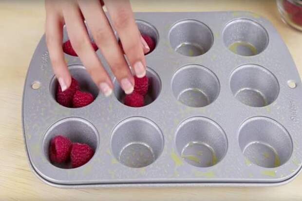 Картинки по запросу muffins de banana e framboesa