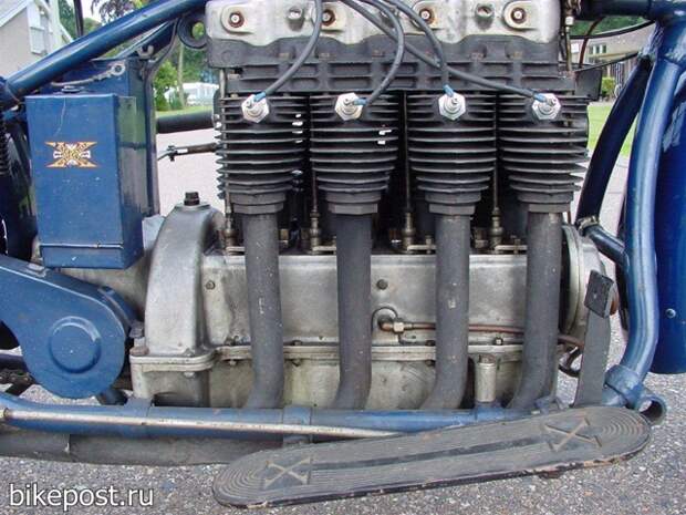 Старинный мотоцикл Henderson KJ 1930