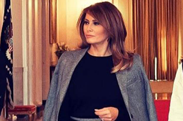 Мелания Трамп в деловом образе на встрече в Белом доме