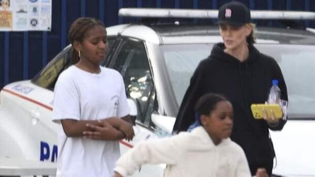 Активно ходит на свидания: Шарлиз Терон разоткровенничалась о своей личной жизни