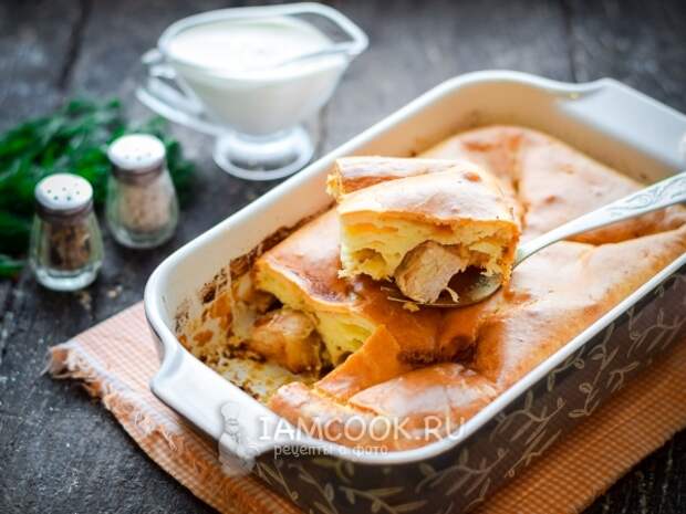 Пирог из жидкого теста с мясом
