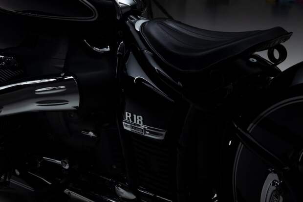 Kingston Custom вручную превратила BMW R18 в кастомный мотоцикл в стиле ар-деко