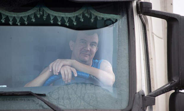 Машины для женщин. Согласились подвезти. Женщина за рулем. Стоматологи смешные комиксы. Мем довези.