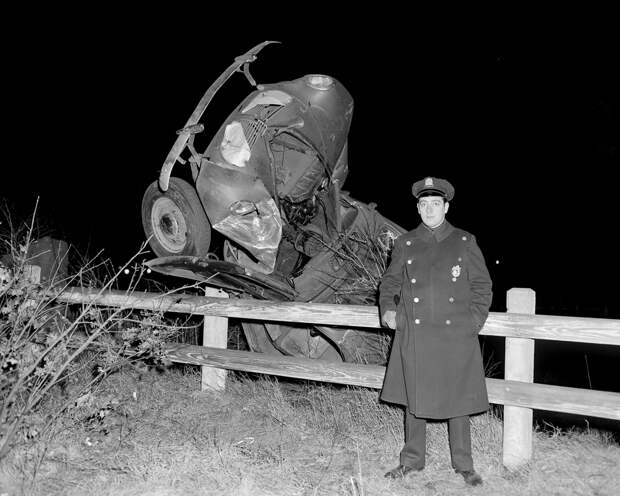 Трагичные и нелепые автомобильные аварии Бостона в 1930-х годах. Фотограф Лесли Джонс