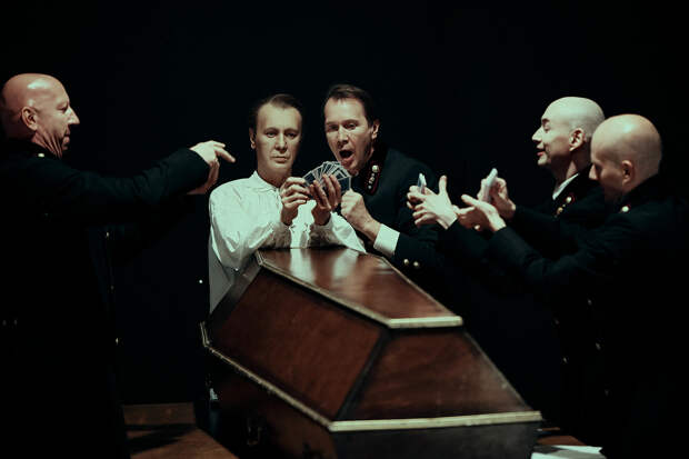 Сцена из спектакля «Обыкновенная смерть»