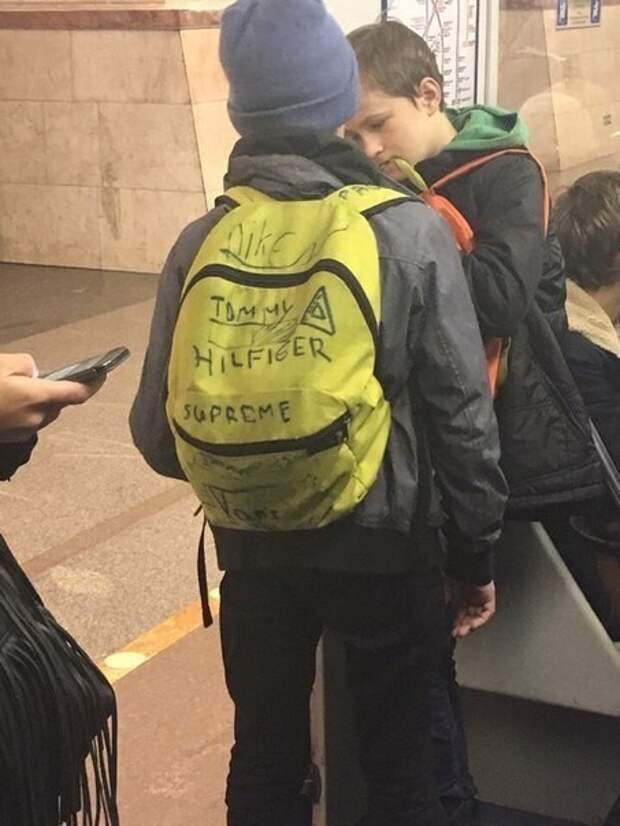 Когда хочешь всем показать, что можешь позволить купить брендовые вещи ребенку метро, мода в метро, подземка, смешно, фото, фрики