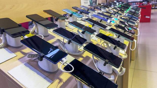 Рынкам смартфонов и компьютеров предсказали обвал