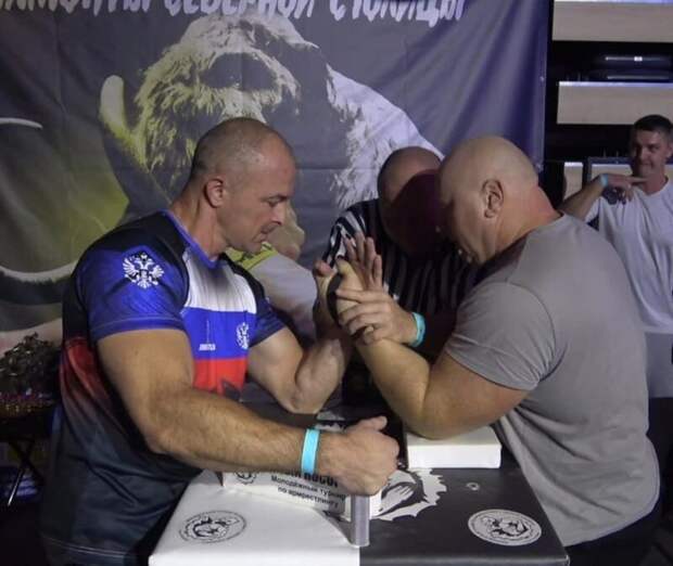 Смолянин одержал победу на Кубке мира по армрестлингу в Ташкенте