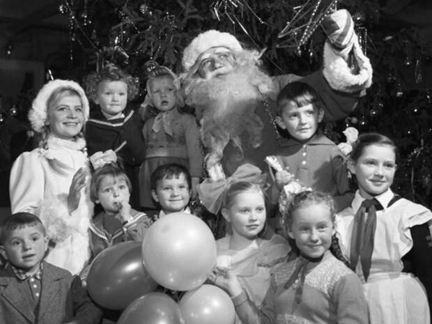 26 фото с советским Дедом Морозом из 80‑х годов