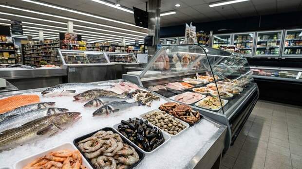 Могут быть источником паразитов и инфекции: врач — о рисках употребления сырой и слабосолёной рыбы