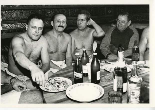 Редкие застольные фотографии любимых советских актёров из их домашних архивов