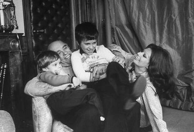 Самой красивой итальянке Софи Лорен 80 лет 037 Самой красивой итальянке Софи Лорен 80 лет