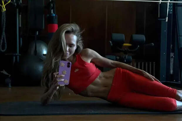 Дочь певца Маликова Стефания выложила фото в топе после обвинений в анорексии