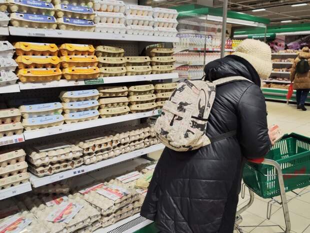 Картофель и яйца стали лидерами снижения цен в российских магазинах