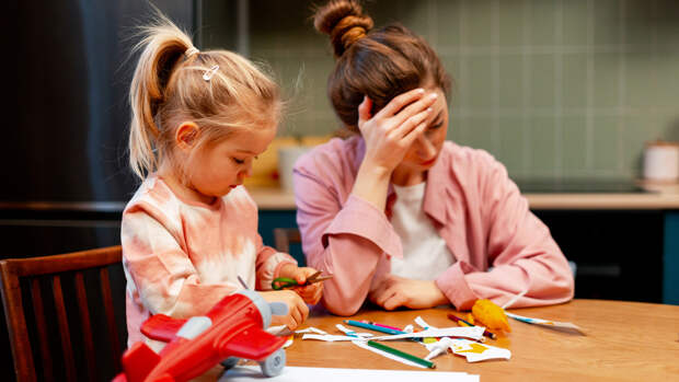 «Не хочу играть с ребёнком. Я — плохая мать?» Отвечают педагог и психолог