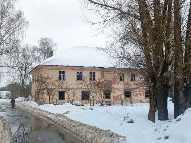 «Не пишите президенту». Мать с 5 детьми 18 лет пытается получить жильё