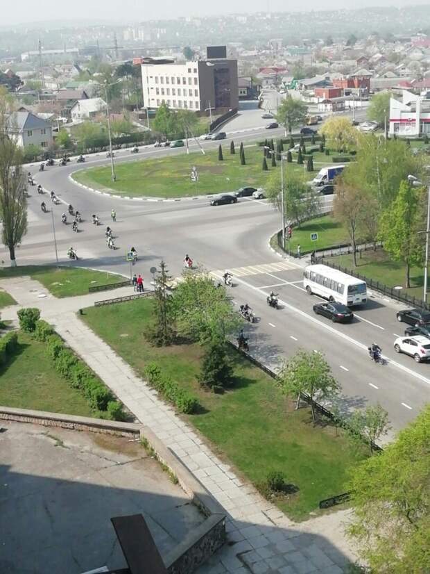 Байкер старый оскол. Старый Оскол Украина. Молодёжная улица старый Оскол. Официальный старый Оскол. Путешествие по старому Осколу видео.