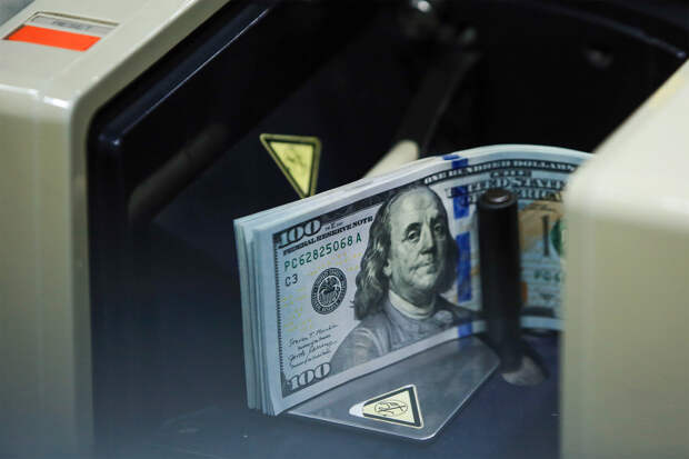 Доллару предсказали худшую неделю из-за политического кошмара