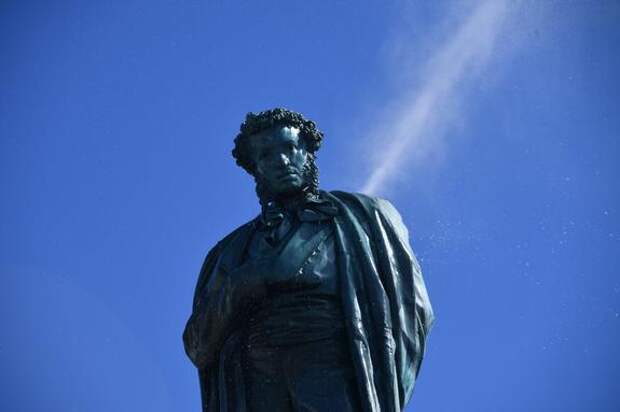 На памятнике Пушкина в Киеве написали оскорбления в адрес русских