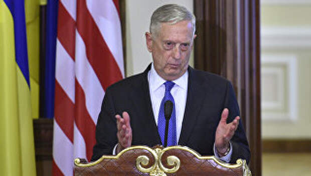 Министр обороны США Джеймс Мэттис во время совместной пресс-конференции в Киеве с президентом Украины Петром Порошенко. 24 августа 2017