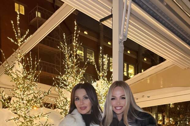 Телеведущая Виктория Лопырева опубликовала фото с матерью и сыном