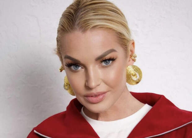 «Выход из океана по-волочковски»: 49-летняя Анастасия Волочкова вновь поразила знаменитым шпагатом на Мальдивах