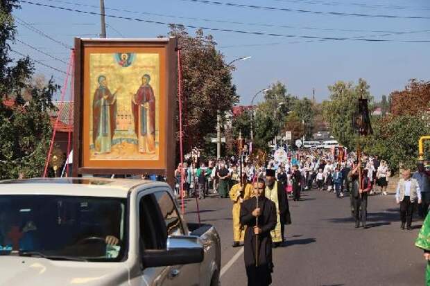 В Мичуринск прошёл крестный ход в честь святых Петра и Февронии Муромских