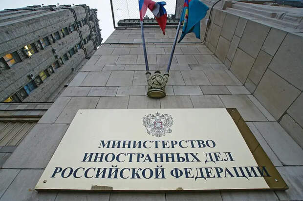 МИД РФ по результатам данных от ФСБ прекратило аккредитацию шести британских дипломатов в России