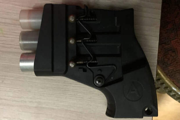 В Челябинске мужчина напугал продавца пистолетом, чтобы украсть шоколад