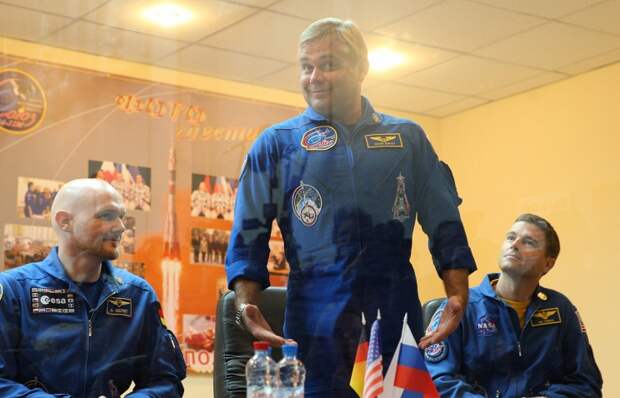 Астронавт ЕКА Александр Герст, космонавт Роскосмоса Максим Сураев, астронавт NASA Рид Уайзман (слева направо)