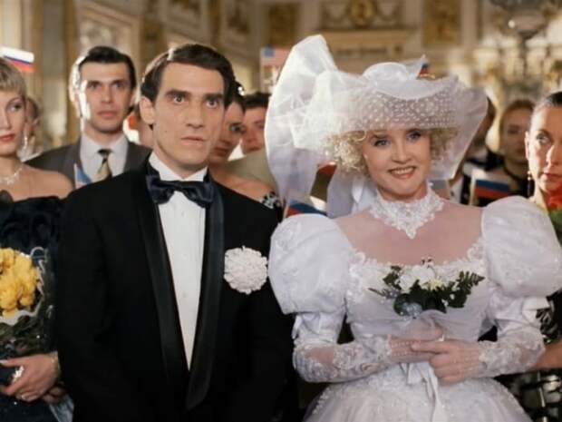 Кадр из фильма *Ширли-мырли*, 1995 | Фото: womanhit.ru Кадр из фильма *Ширли-мырли*, 1995 | Фото: womanhit.ru