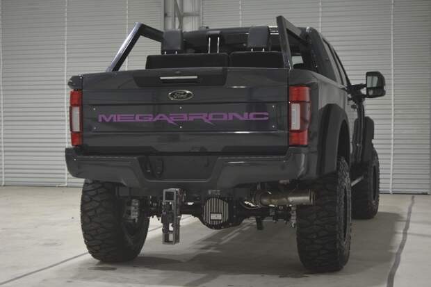 MegaRexx MegaBronc — семиместный Ford F-250 в костюме Bronco