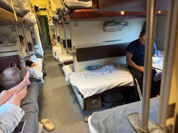 Купила купе, чтобы выспаться, а рыдала в подушку: история про храпящих «соседей», которым плевать на всех