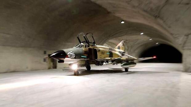 В Иране потерпел крушение военный самолет