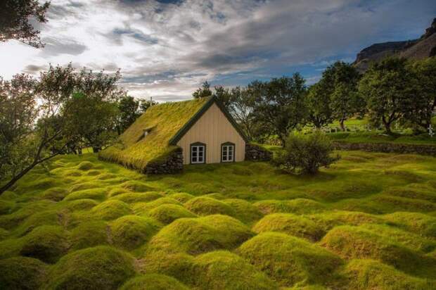 Последняя дерновая церковь в Исландии