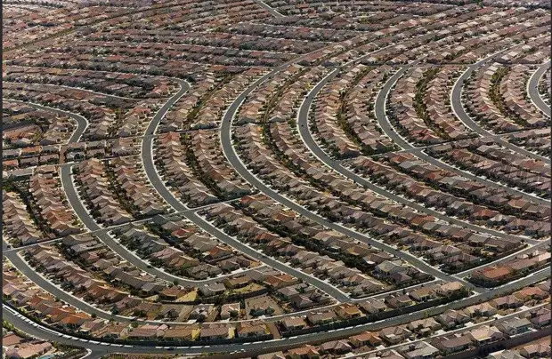 Так выглядит пригород Лас-Вегаса. Где живут работяги, обслуживающие развлекательный центр знаменитого города роскоши. 