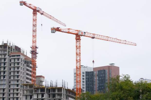 В РФ назвали регионы - лидеры по вводу жилья и выполнению госпрограмм