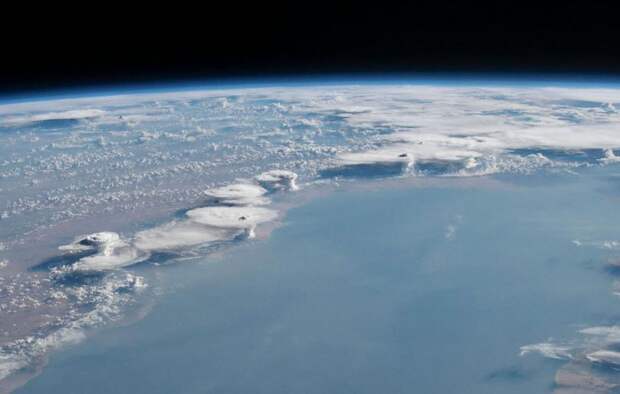 Облачные образования над побережьем Сомали, 23 мая 2019. (Фото NASA):