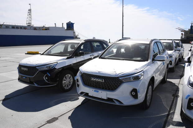 Доходы Китая от поставок машин в Россию обвалились