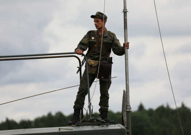 Специалисты связи Ленинградского объединения ВВС и ПВО  в ходе тренировки развернули станции тропосферной связи