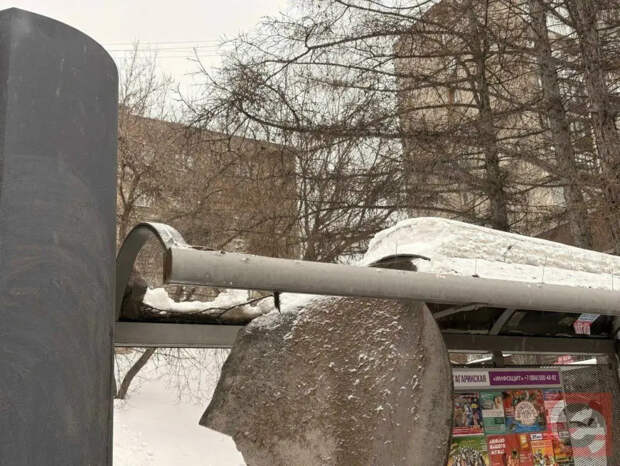 Под снежной угрозой: депутаты требуют срочных мер после обрушения остановки