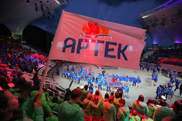 В МДЦ «Артек» завершилась пятая смена «Салют, Победа!»