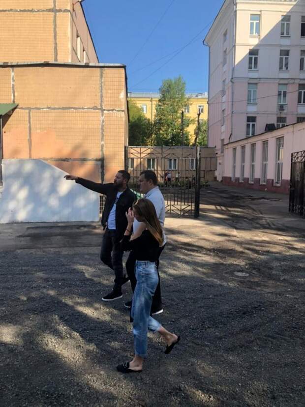 На 1-й Дубровской завершается благоустройство школьной территории