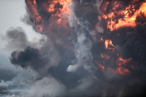 Дроны-камикадзе уничтожили пикап ВСУ и доставленные им припасы