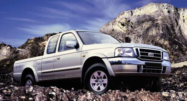 «Заряженный» пикап Ford Ranger Raptor нового поколения снова заметили на тестах