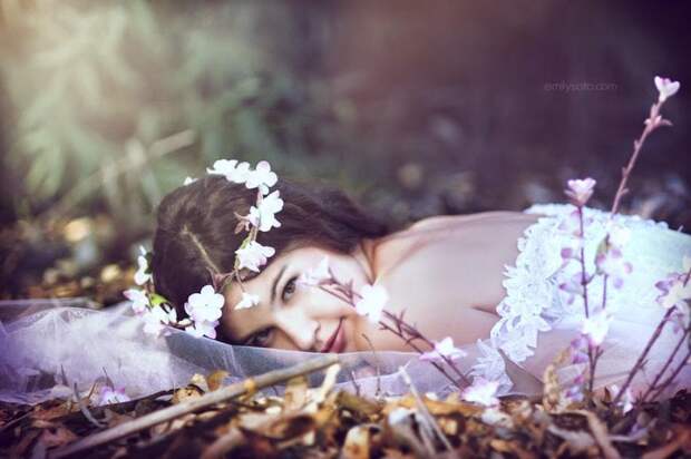 girlsinfloralwreaths15 20 восхитительных девушек с цветочными венками