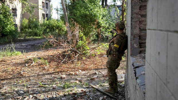 Белоусов заявил, что Запад целенаправленно затягивает кризис на Украине